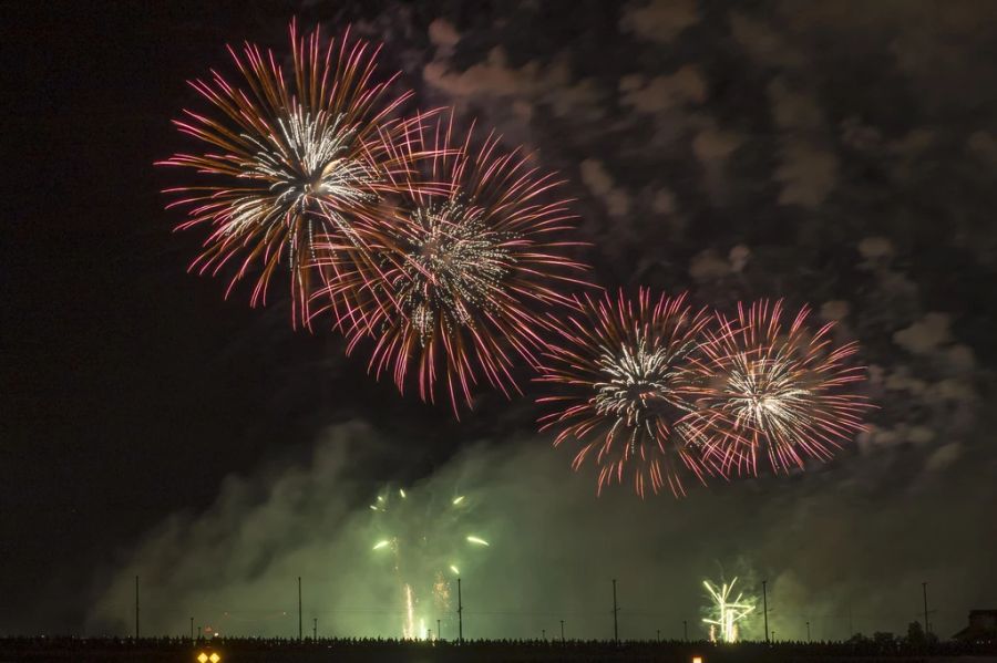 An der Basler Bundesfeier am Rhein wurde das Feuerwerk verkürzt.