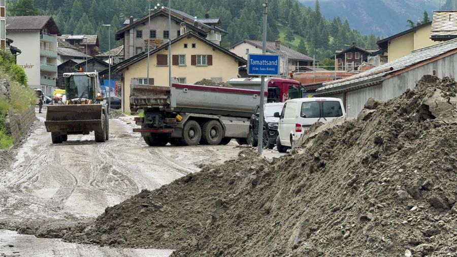 Die Aufräumarbeiten laufen auf Hochtouren.