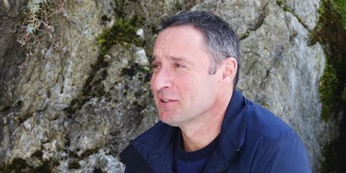 Der Gemeindepräsident von Lavizzara TI, Gabriele Dazio wirkt sichtlich mitgenommen. gemeindepräsident
