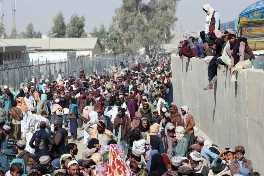 Viele Menschen versuchen seit der Machtübernahme der Taliban, aus Afghanistan zu flüchten.