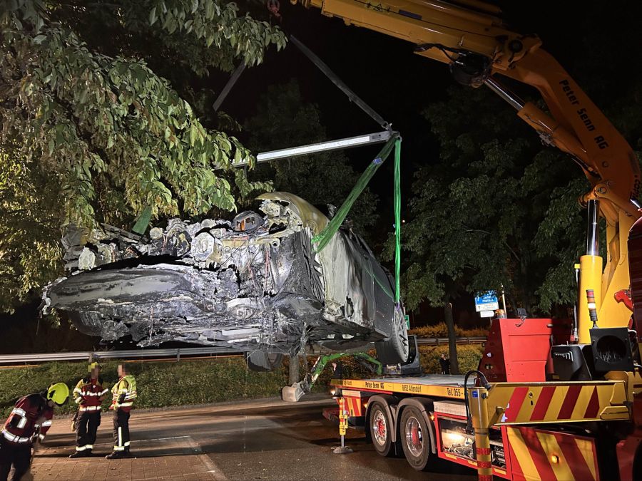 Am Auto entstand Totalschaden.