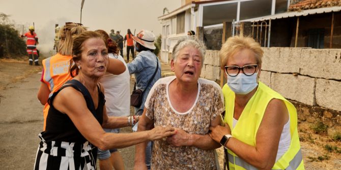 Spanien Evakuierung Helferinnen Frau