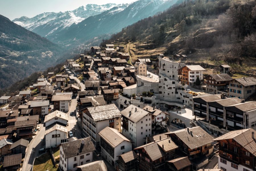 Dorf Berghang weiss ursprünglich