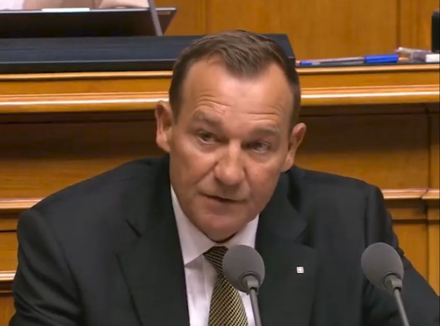 «Mein Französisch ist heute nicht so gut», antwortete SVP-Nationalrat Thomas Matter und schmetterte die Frage ab.