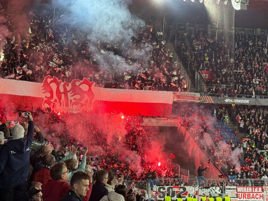Bei den Gästen aus Stuttgart sind diverse Fans mitgereist.