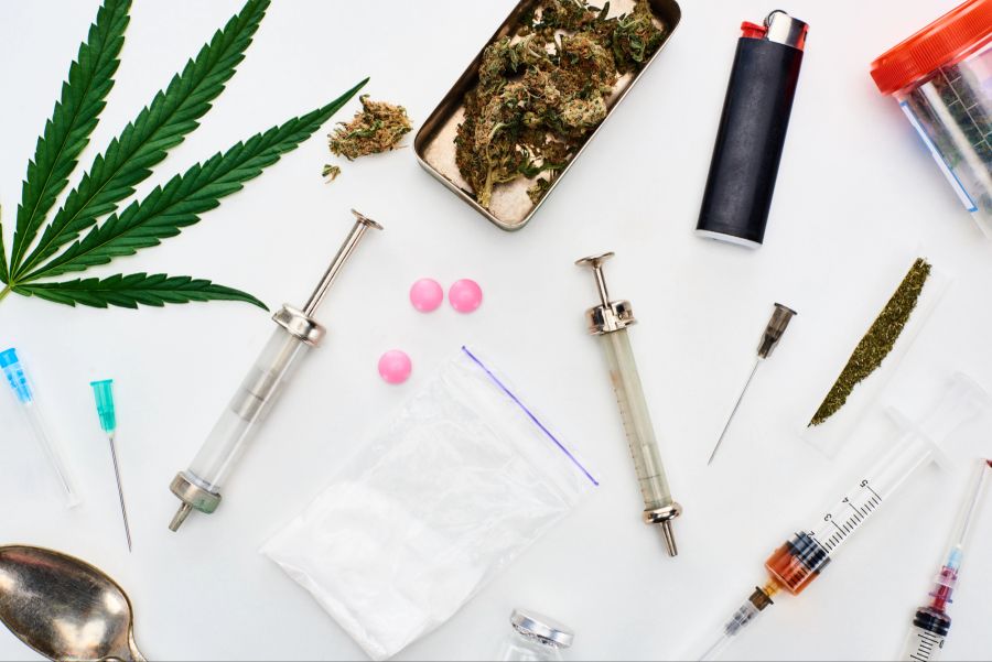 Spritze Löffel Drogen Marihuana
