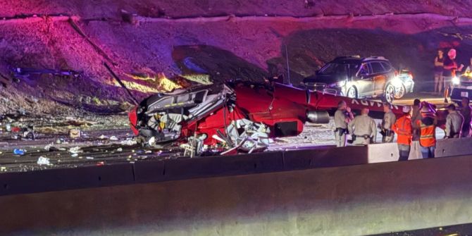 Rettungshubschrauber stürzt auf US-Highway