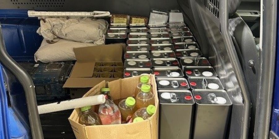 Ein Italiener hat über 100 Kilogramm nicht deklarierter Lebensmittel über die Schweizer Grenze geschmuggelt.