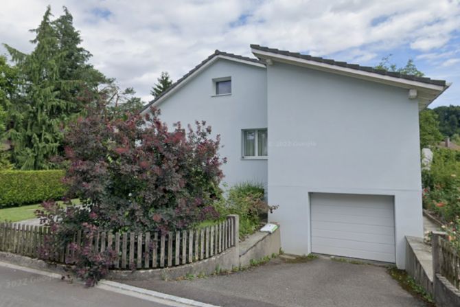 Solothurnerin Garage Platz ausparken