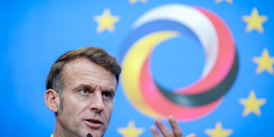 ARCHIV - Frankreichs Präsident Emmanuel Macron gibt beim Gipfel zur Europäischen Digitalen Souveränität im Euref-Campus eine Pressekonferenz. Foto: Kay Nietfeld/dpa