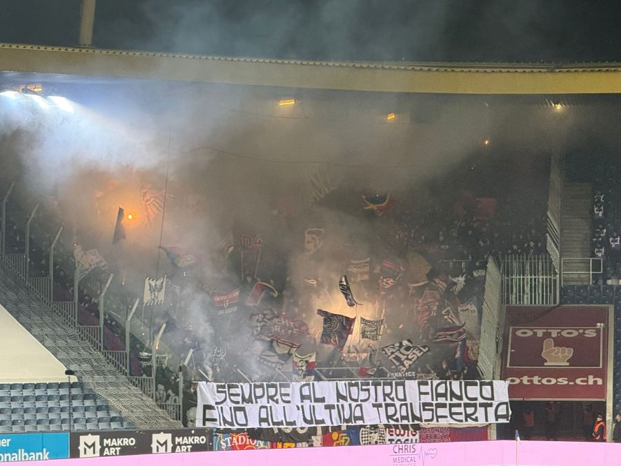 Auch die Anhänger des FC Basel sind zahlreich angereist.
