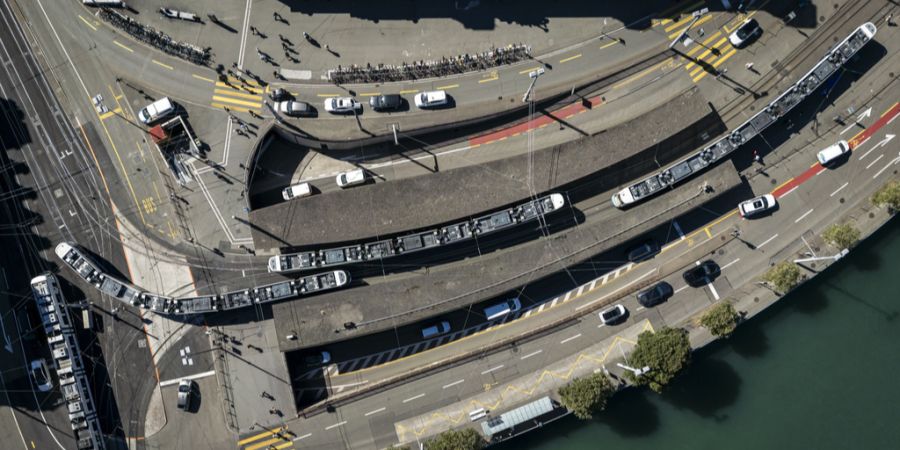 Neben diversen Linien-Veränderungen wird die Haltestelle Bahnhofquai ab dem 14. Dezember zur Grossbaustelle.