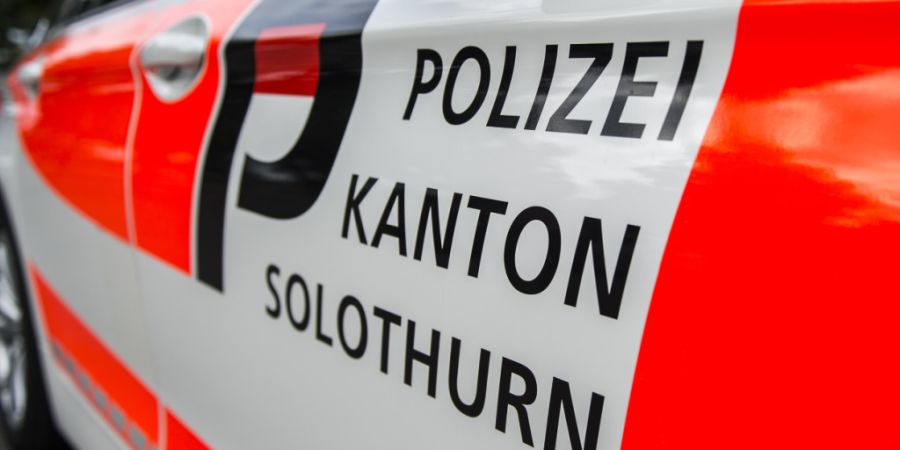 Bislang ohne Erfolg hat die Kantonspolizei Solothurn nach einem Unbekannten gefahndet, der am Mittwoch eine Bankfiliale in Lostorf SO überfiel. Die Beute: mehrere 1000 Franken Bargeld....
