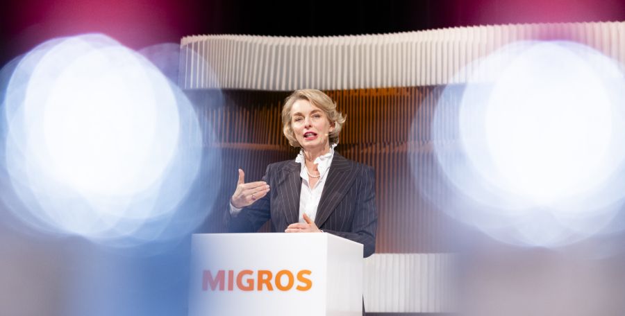 Ursula Nold, Präsidentin der Migros, zieht nacht der Neuausrichtung des Konzerns eine erste Bilanz.