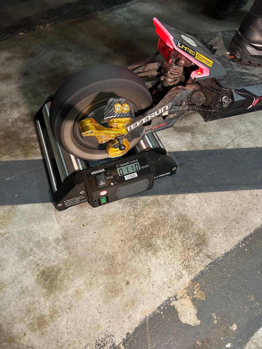 Das Trottinett erreichte eine Bruttogeschwindigkeit von 110 km/h.