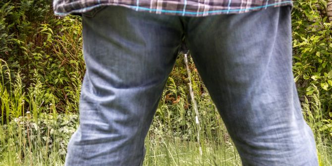 Touris Wildpinkeln Natur
