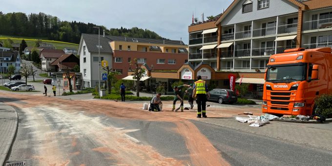 Rickenbach: 150 Liter Diesel ausgelaufen. Diesel ausgelaufen