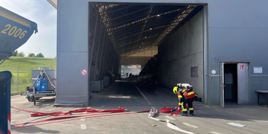 Feuerwehreinsatz in Entsorgungsanlage.