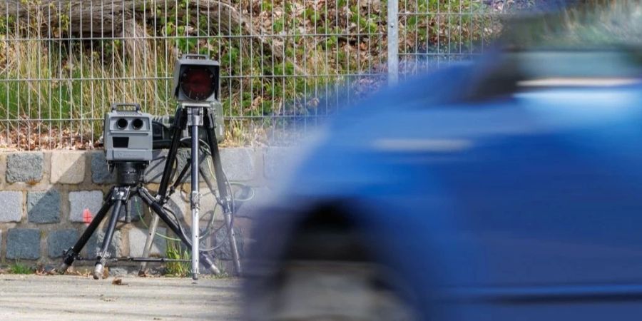 Nebst normalen Radarfallen sollen in der Schweiz auch die gesetzlichen Grundlagen für Lärmblitzer geschaffen werden.