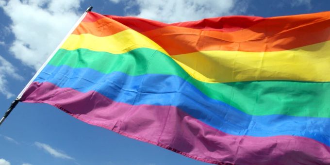 Die Regenbogenfahne an der PH Thurgau löst hitzige Diskussion aus. (Symbolbild) Regenbogenflagge