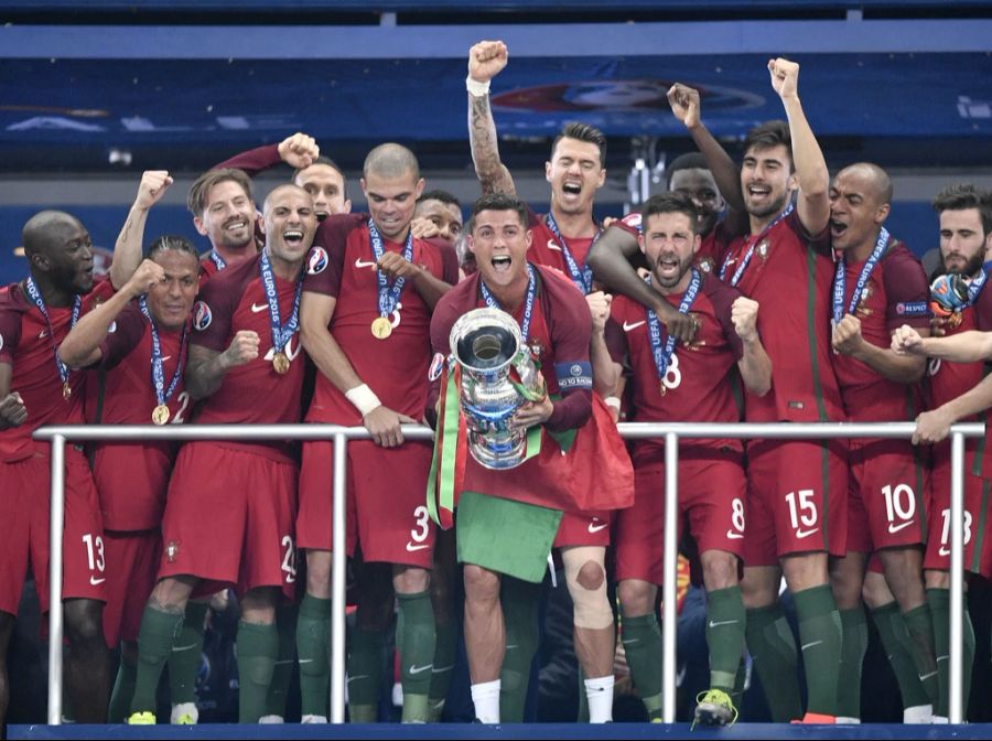 Vier Jahre später folgte in Frankreich die Krönung: CR7 holte mit Portugal den Titel.