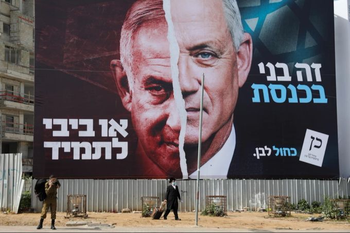 Die einstigen Konkurrenten Benjamin Netanjahu und Benny Gantz arbeiten nun in der Regierung zusammen. Das Verhältnis ist aber angespannt. Netanjahu