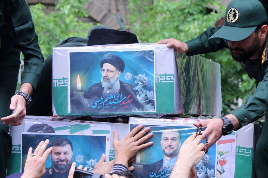 Im Iran trauert ein Teil der Menschen um den mit dem Helikopter tödlich verunfallten Ebrahim Raisi.