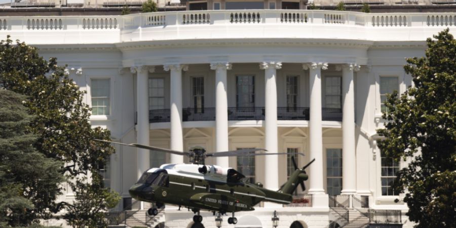 ARCHIV - Ein Hubschrauber vom Typ Sikorsky VH-92 hebt vor dem Weißen Haus ab. Foto: Manuel Balce Ceneta/AP/dpa/Symbolbild