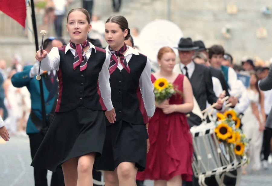 Impressionen vom Maienzug 2026 durch die Aarauer Innenstadt.