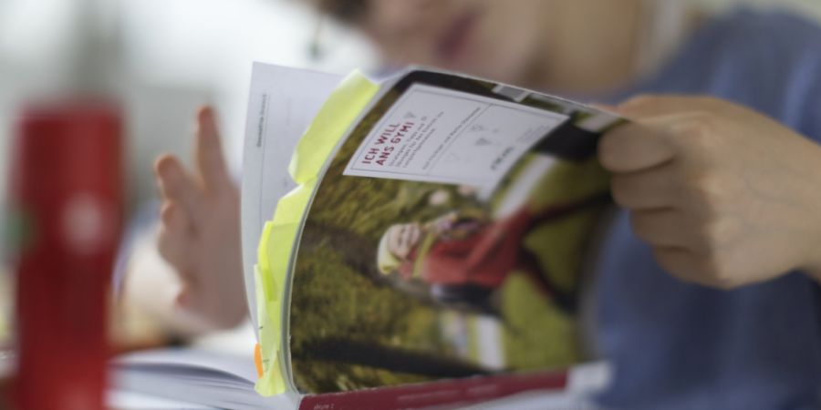 Nicht alle Schülerinnen und Schüler fühlen sich gleich gut unterstützt von der Schule bei der Vorbereitung auf die Gymiprüfung. (Symbolbild)