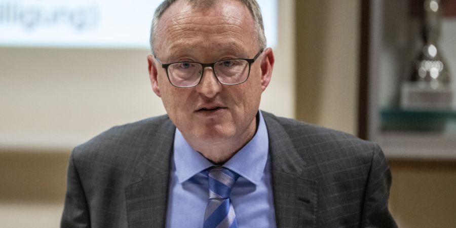 Der Schwyzer Finanzdirektor Herbert Huwiler (SVP) äusserte sich im Kantonsrat zum positiven Jahresergebnis des Kantons. (Archivaufnahme)