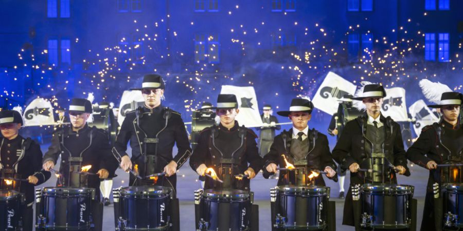 Das Top Secret Drum Corps, hier am Basel Tattoo 2026, wird im September im Musical Theater auftreten. (Archivbild)
