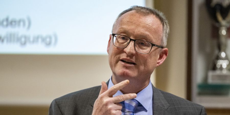 Der Schwyzer Finanzdirektor Herbert Huwiler (SVP) geht für das Rechnungsjahr 2026 von einem besseren Abschluss aus als geplant.