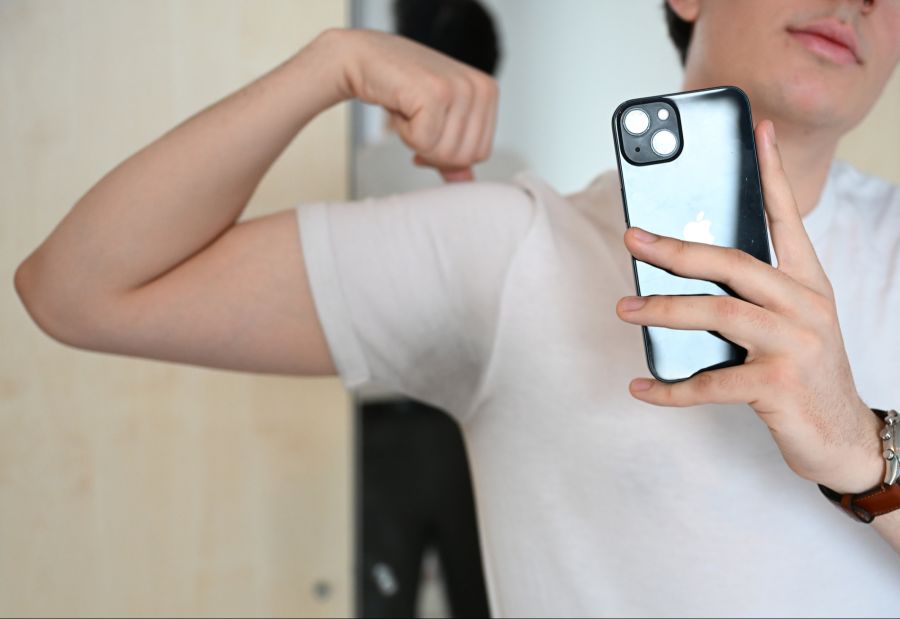 Unter Gleichaltrigen verkörpert man die coole Tiktok-Persönlichkeit.