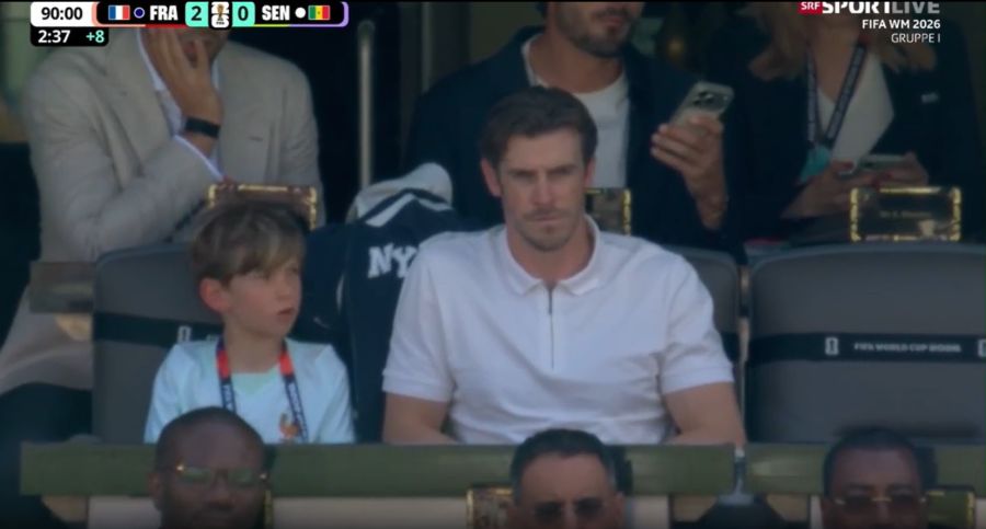 Die internationale Regie zeigt Gareth Bale: Der Ex-Fussball-Star ist unter den Zuschauern zu finden.