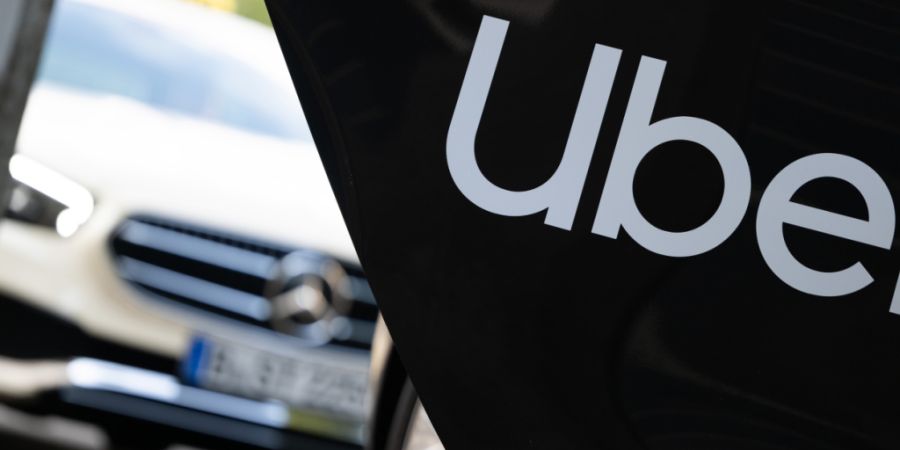 Der Fahrdienstleister Uber will in München autonom fahrende Robotaxis testen. Das dazu eingesetzte System kann unkompliziert in bestehende Fahrzeuge eingebaut werden.(Symbolbild)