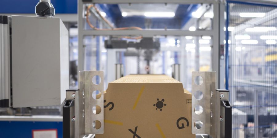 Der Onlinehändler Galaxus baut wegen des wachsenden Bestellvolumens seine Lagerkapazitäten in der Schweiz aus. Anfang September hat die Migros-Tochter in Bülach ZH ein neues Logistik...