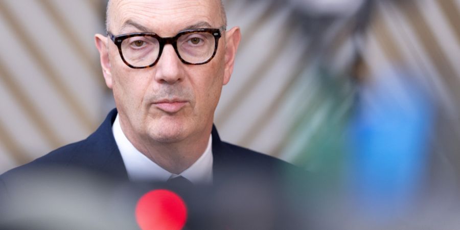 ARCHIV - Der französische Finanzminister Roland Lescure spricht mit den Journalisten. Foto: Omar Havana/AP/dpa