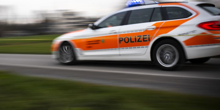 Die Kantonspolizei St. Gallen nahm in Schänis einen mutmasslichen Messerangreifer fest. (Symbolbild)