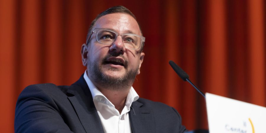 Mitte-Parteipräsident Philipp Matthias Bregy sprach sich an der Delegiertenversammlung vom Samstag für eine starke, mutige und authentische Mitte aus.