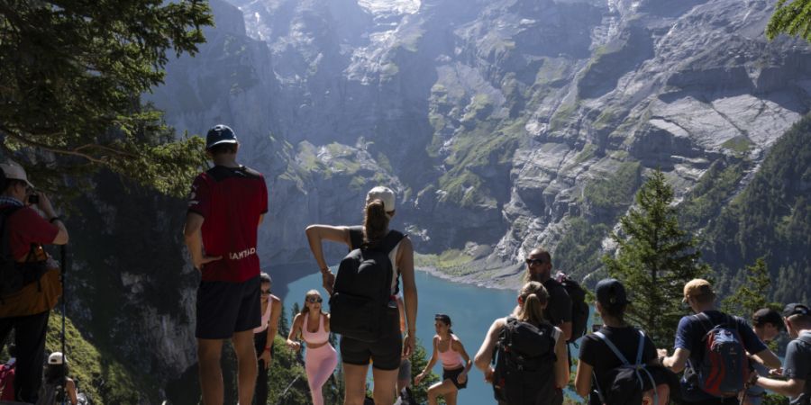 Der Oeschinensee ob Kandersteg wird mitunter von Touristen richtiggehend überrannt. (Archivbild)