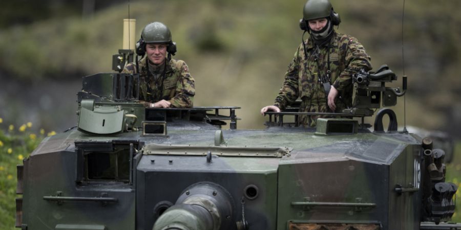 Der Kanton Bern ist beim Bund vorstellig geworden. Er will mit einer Standesinitiative erreichen, dass der Bund zwei Prozent des Bruttoinlandprodukts für die Armee ausgibt. (Symbolbild)