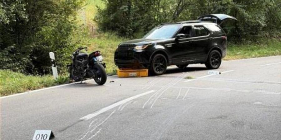 Ein 18-jähriger Motorradfahrer ist am Sonntagnachmittag in Teufen ZH verletzt worden.