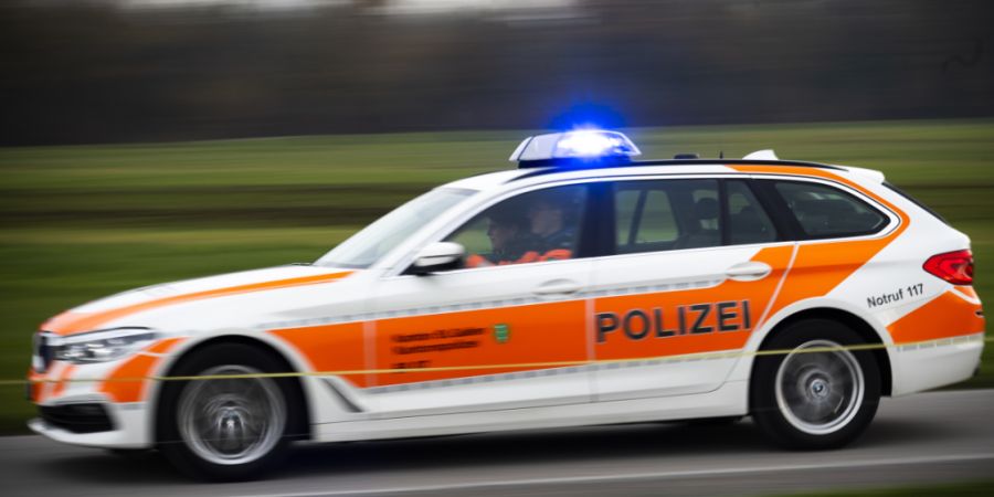 Die Einsatzkräfte stiessen am Sonntagabend oberhalb von Altstätten SG auf einen schwer verletzten E-Bike-Fahrer. (Symbolbild)