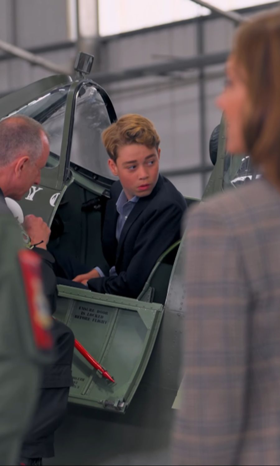 Für Prinz George ist das Cockpit nicht ganz unbekannt. Der Zwölfjährige hat auch schon Flugstunden genommen.