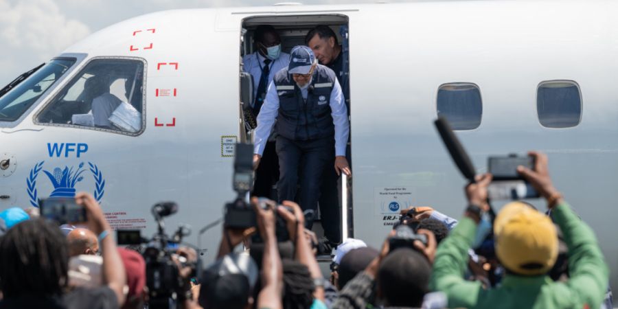 Der Generaldirektor der Weltgesundheitsorganisation (WHO), Tedros Adhanom Ghebreyesus, kommt auf dem Flughafen von Bunia an. Foto: Moses Sawasawa/AP/dpa