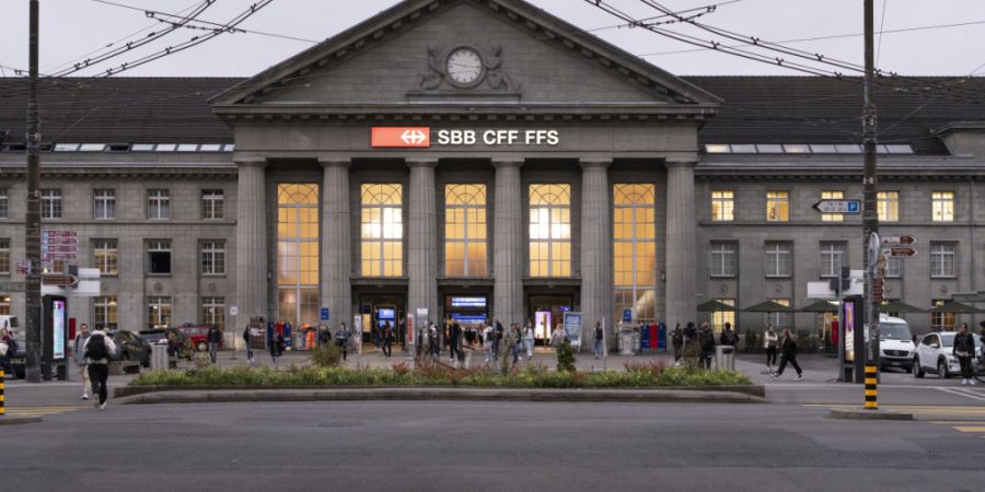 Die Stadt Biel ist zufrieden mit dem neuen Verkehrsregime auf der Nordseite des Bahnhofs. (Archivbild)