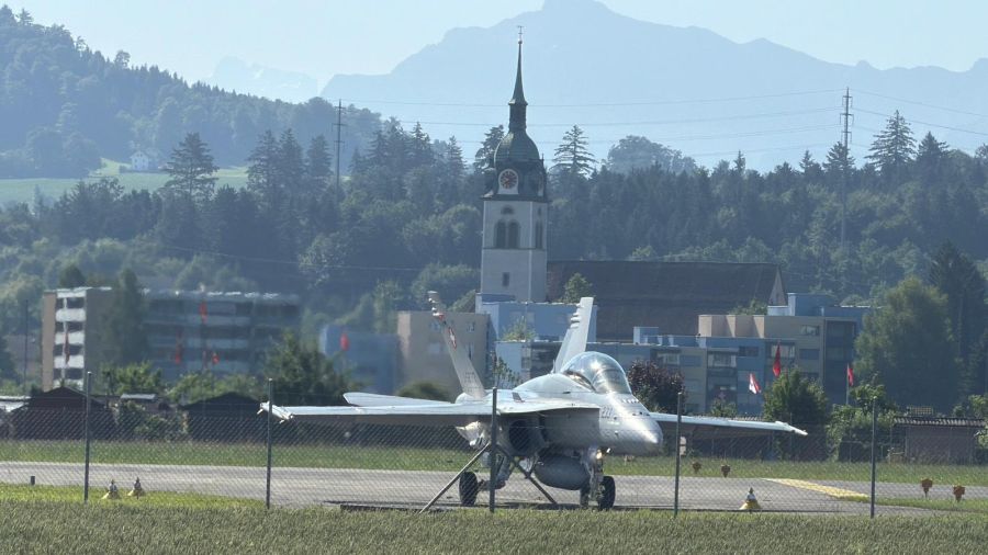 Auch auf dem Militärflugplatz Emmen LU war am Donnerstag Betrieb zu beobachten.