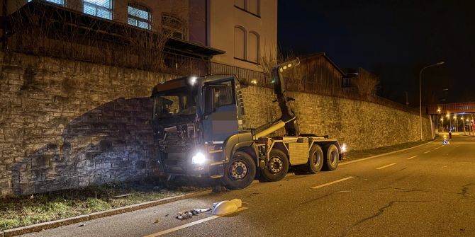 Selbstunfall mit Lastwagen