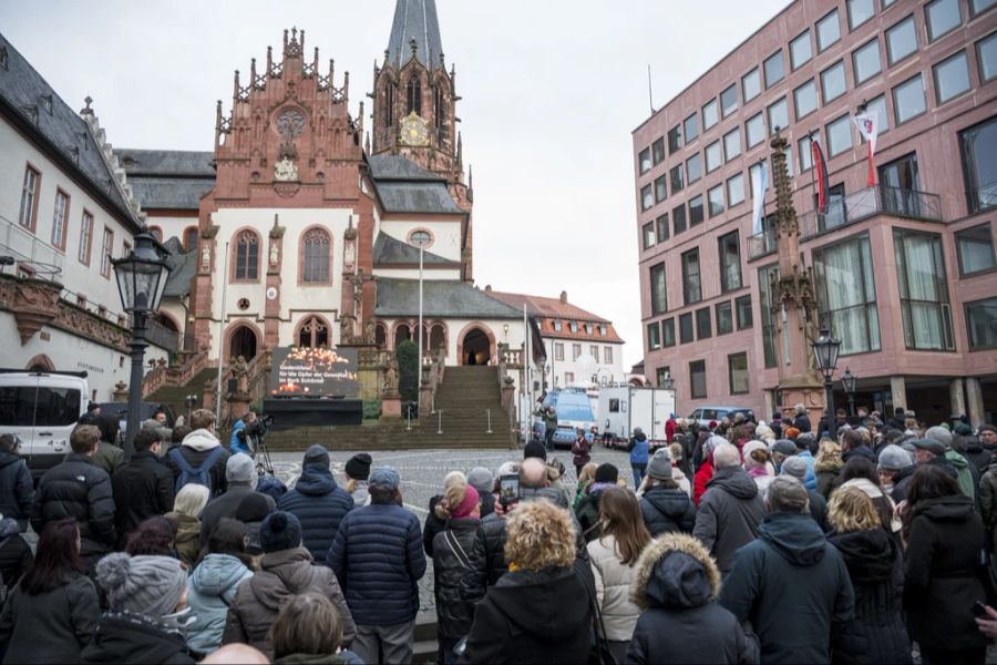 Auch bei der Gedenkfeier beim ökonomischen Gottesdienst in Aschaffenburg war die Anteilnahme gross.